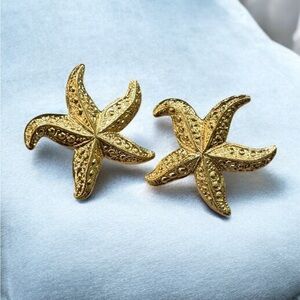Sweet Gold Tone Metal Stud Starfish Earrings